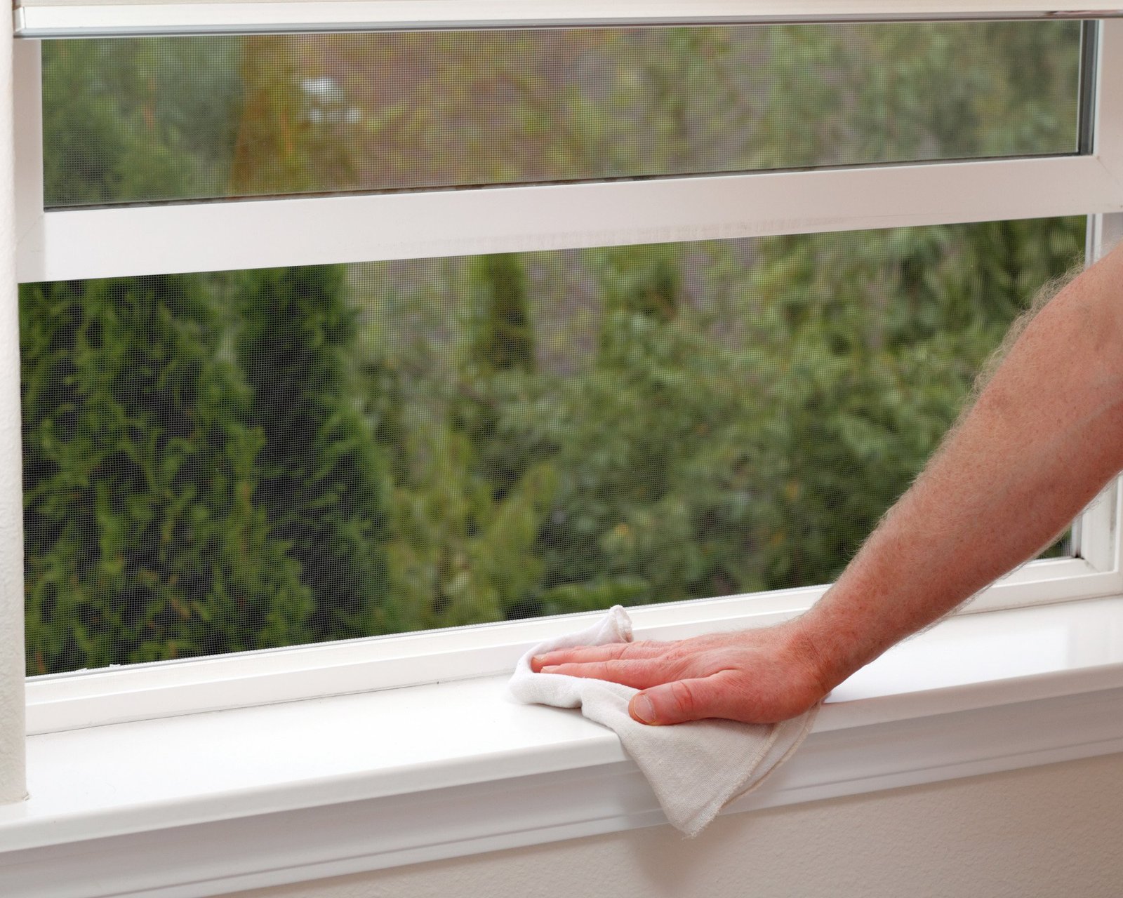 how-to-clean-window-sills